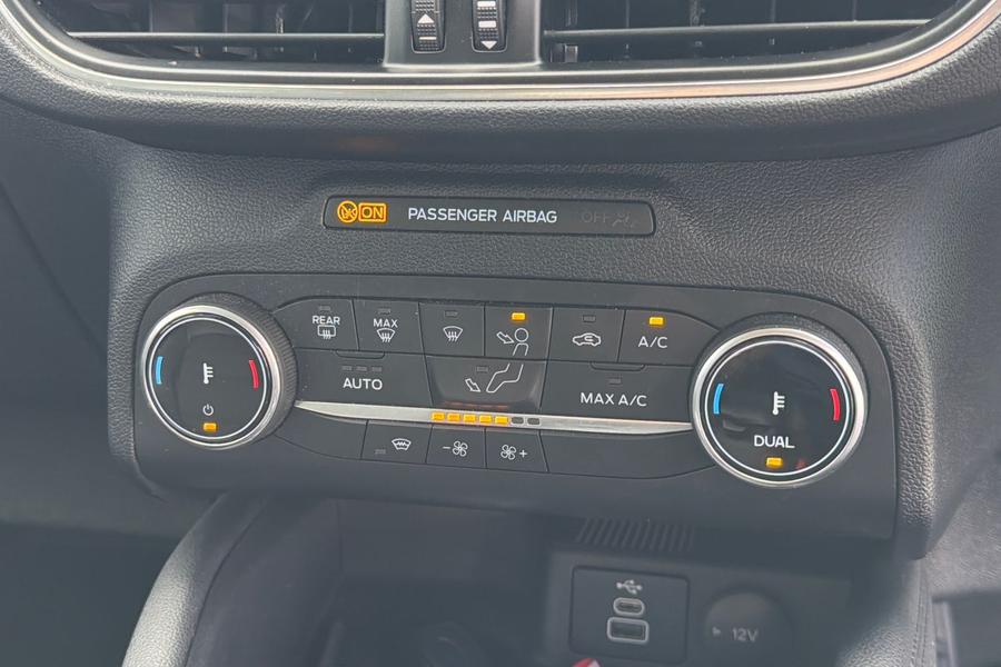 Ford Kuga Photo autoimg-2e86138311f11d38299825b122a589ffacfacf22.jpg