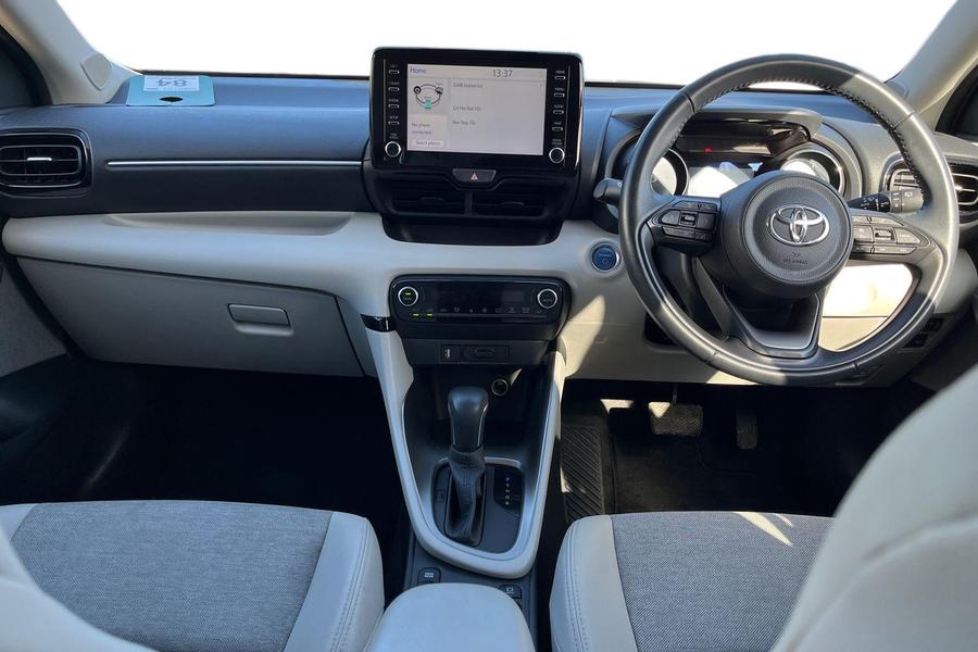 Toyota YARIS Photo autoimg-2e8a3d77a349fe868b9253f821100a458da5a940.jpg