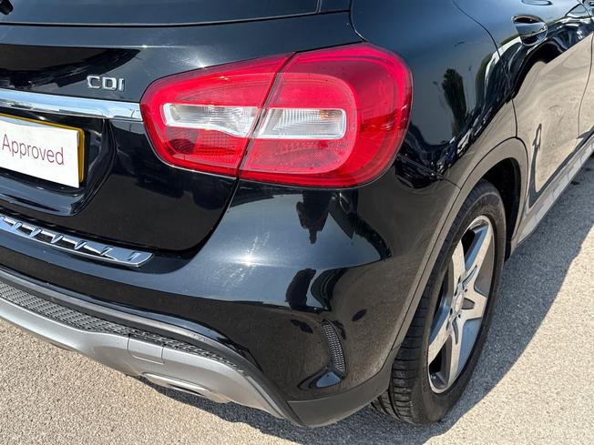 MERCEDES-BENZ GLA Photo 18