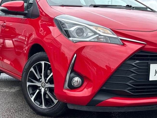 TOYOTA Yaris Photo 19