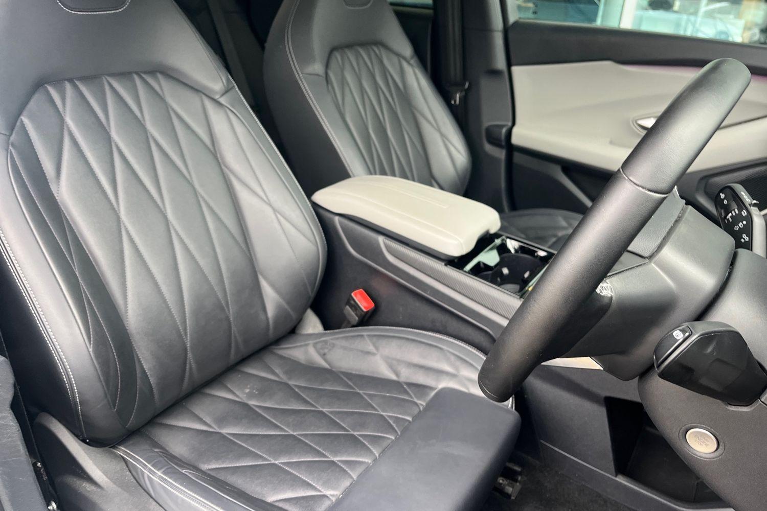 Ford Explorer Photo 16