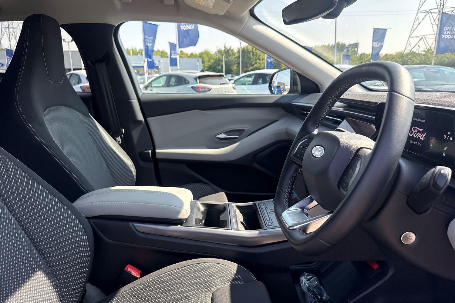 Ford EXPLORER Photo 16