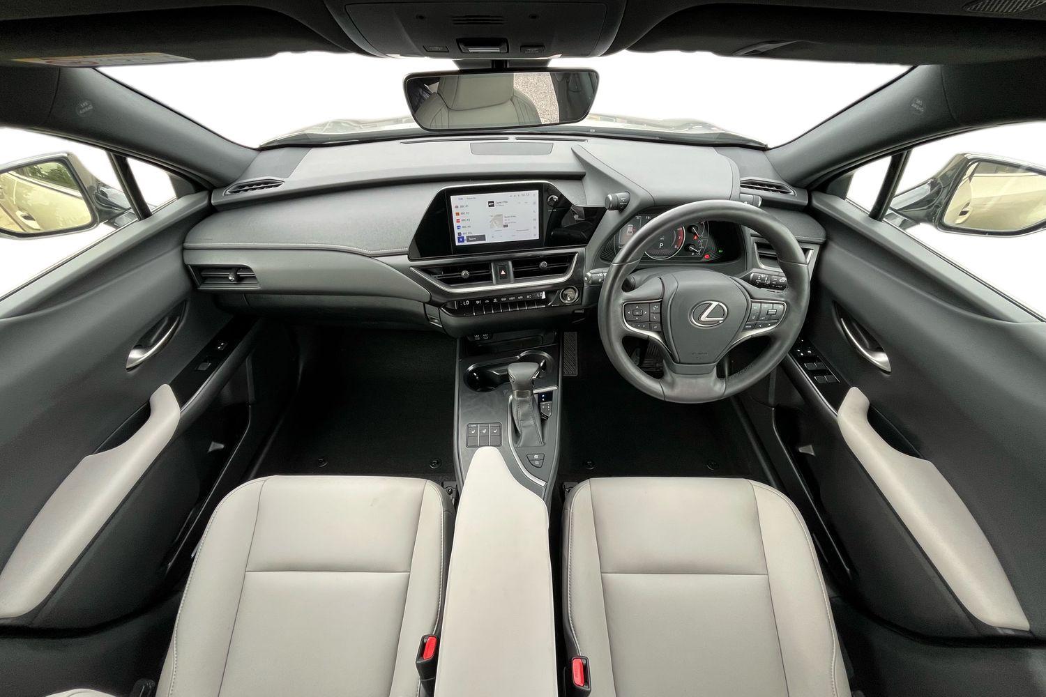 Lexus UX Photo 9
