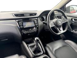 NISSAN Qashqai Photo 2
