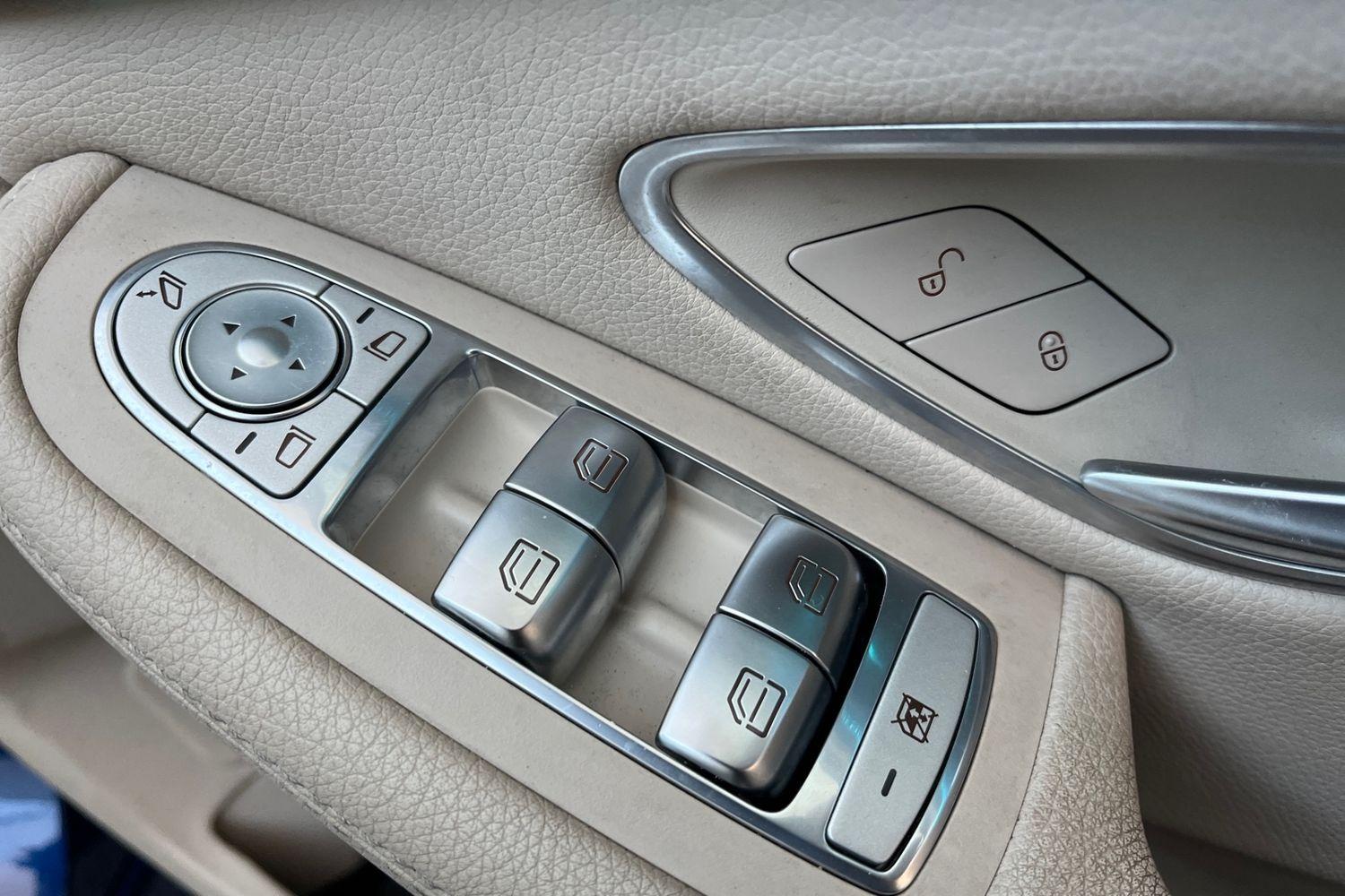 Mercedes-Benz C CLASS Photo 15