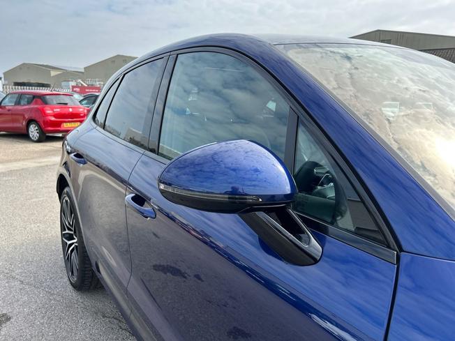 PORSCHE Macan Photo 20