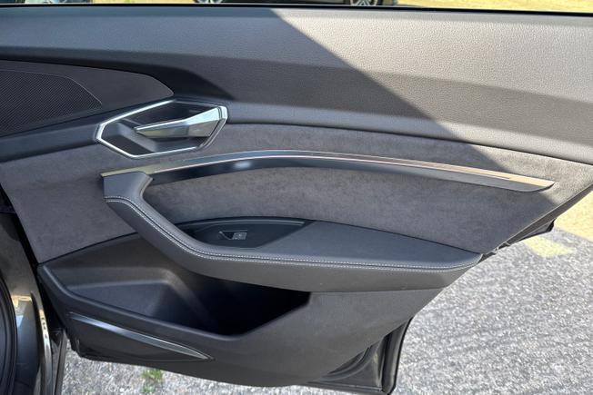 AUDI e-tron Photo 39