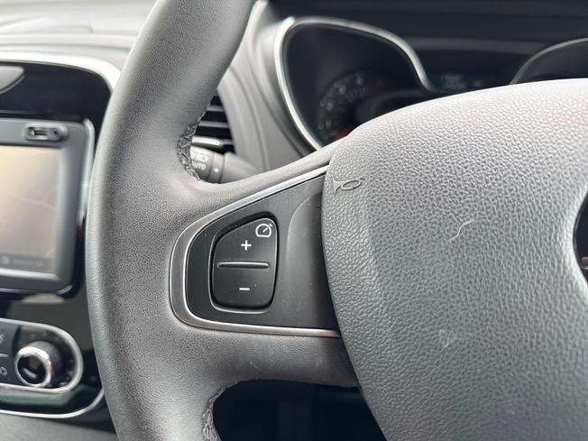RENAULT Captur Photo 16