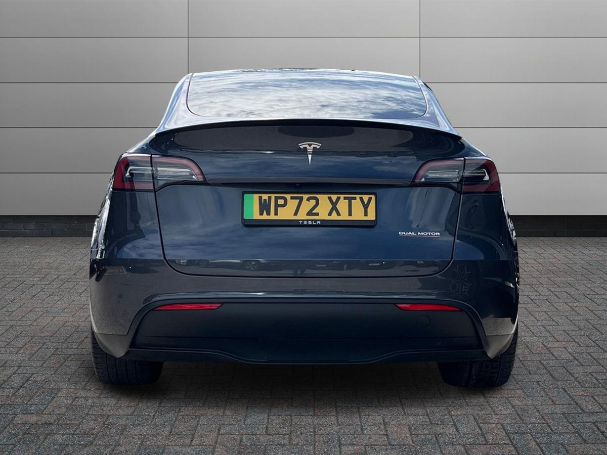 TESLA Model Y Photo 6