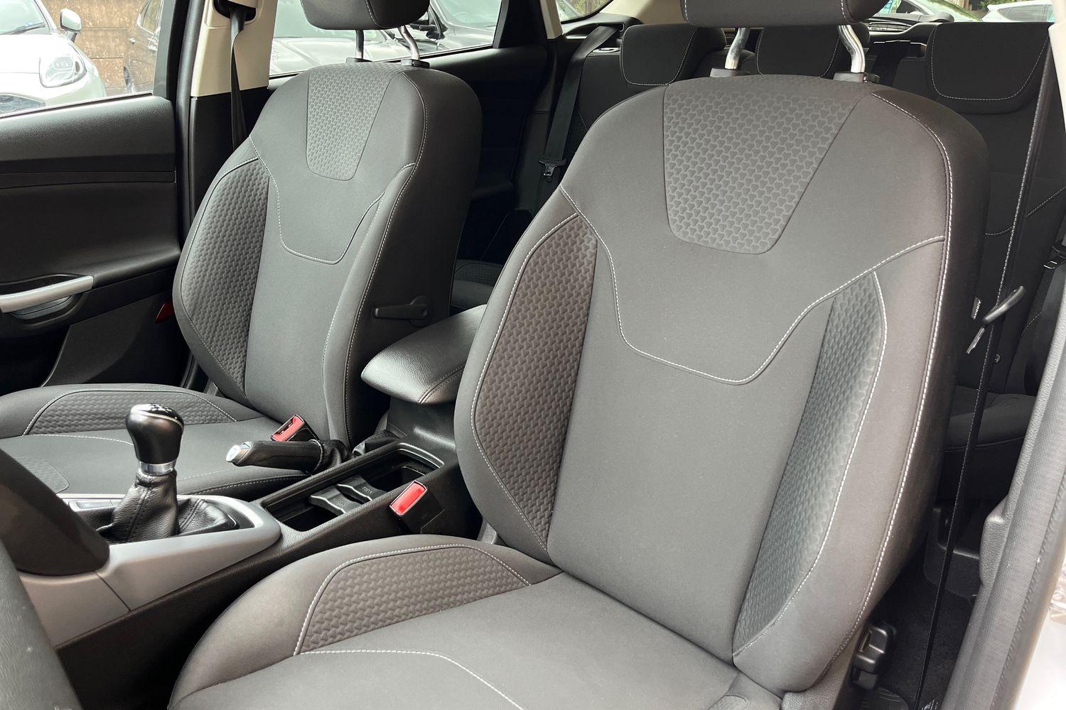 Ford FOCUS Photo 18