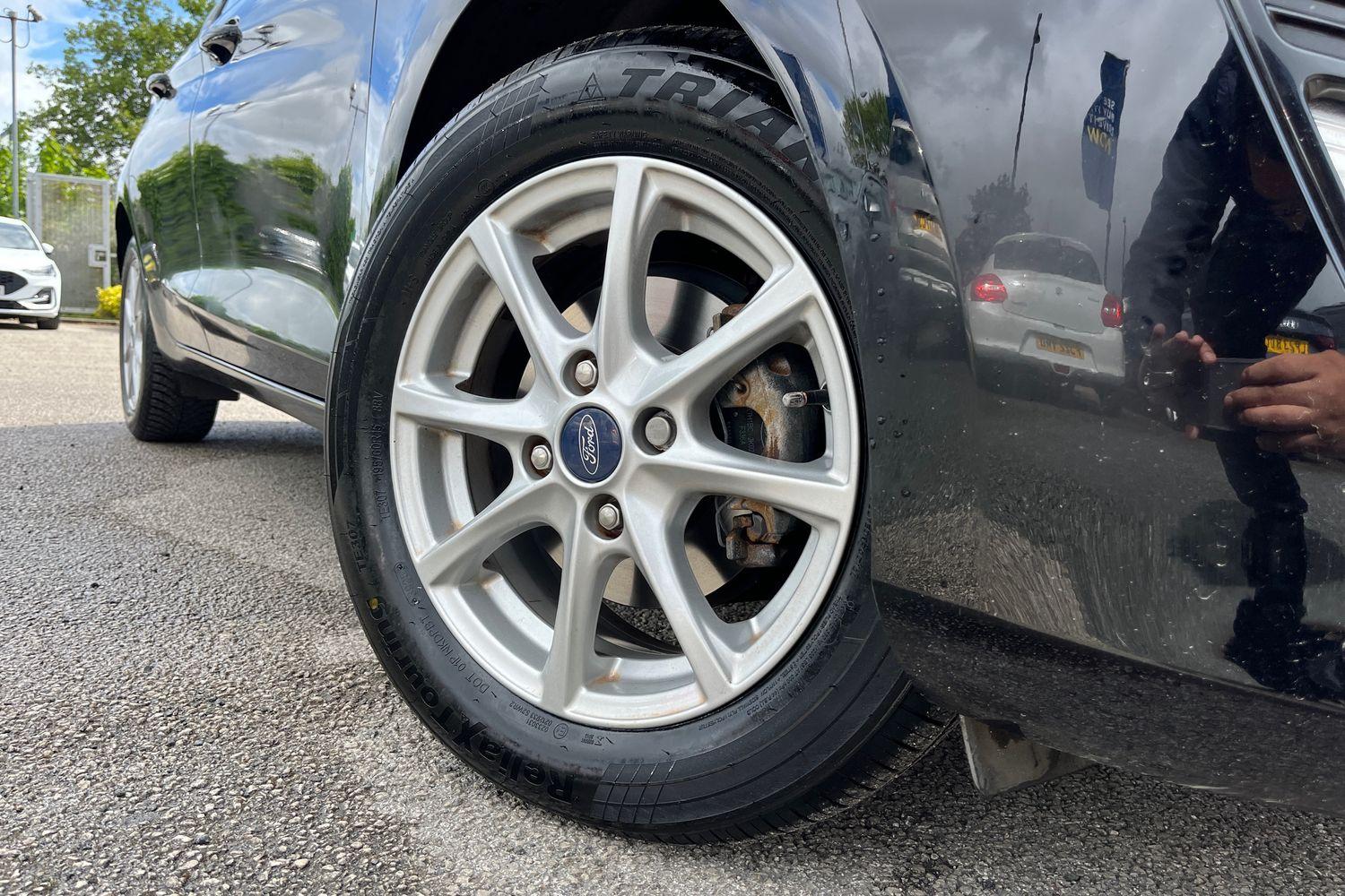 Ford FIESTA Photo 7