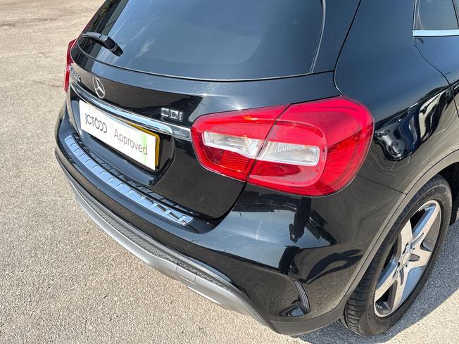 MERCEDES-BENZ GLA Photo 23