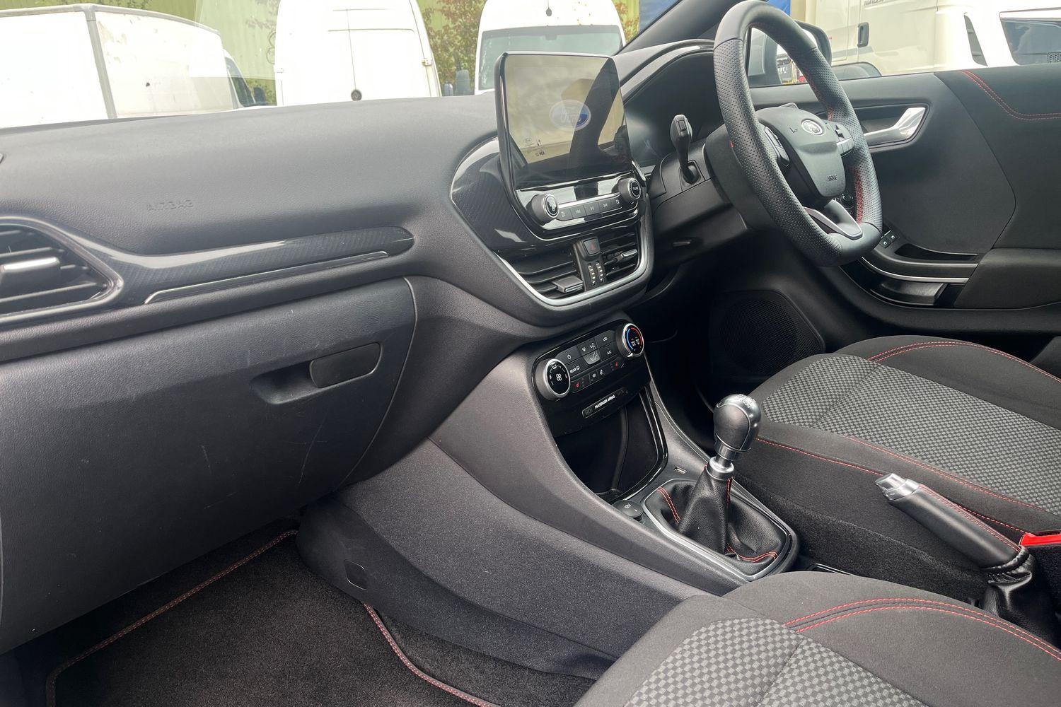 Ford PUMA Photo 17