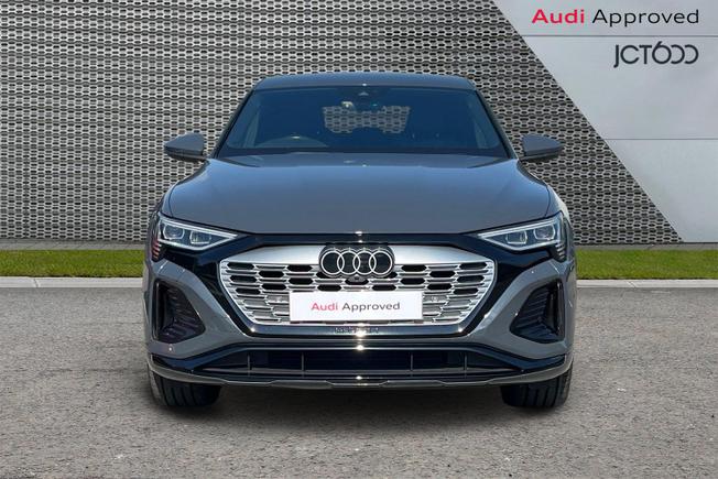 AUDI Q8 E-Tron Photo 8