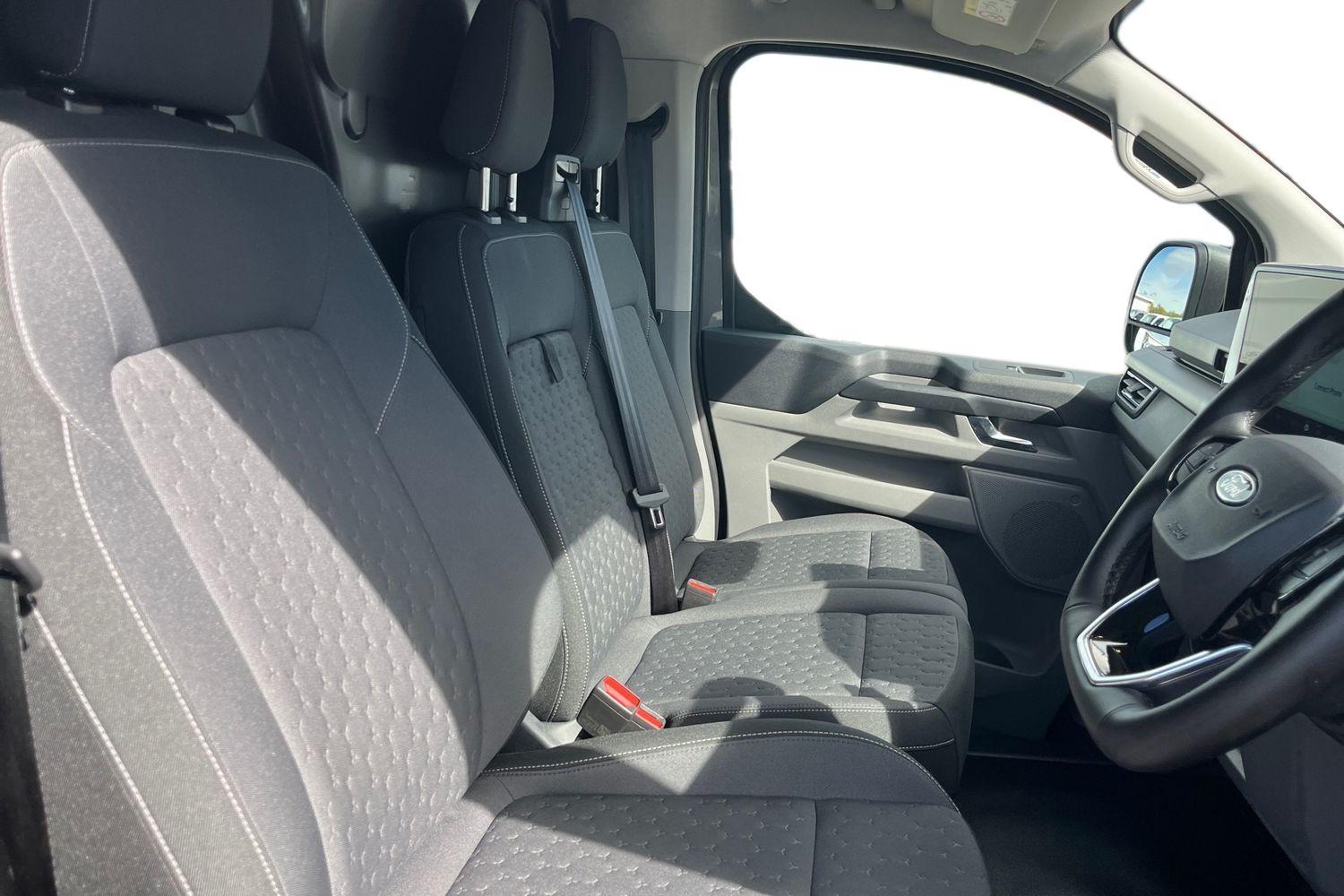 Ford E-TRANSIT CUSTOM Photo 10