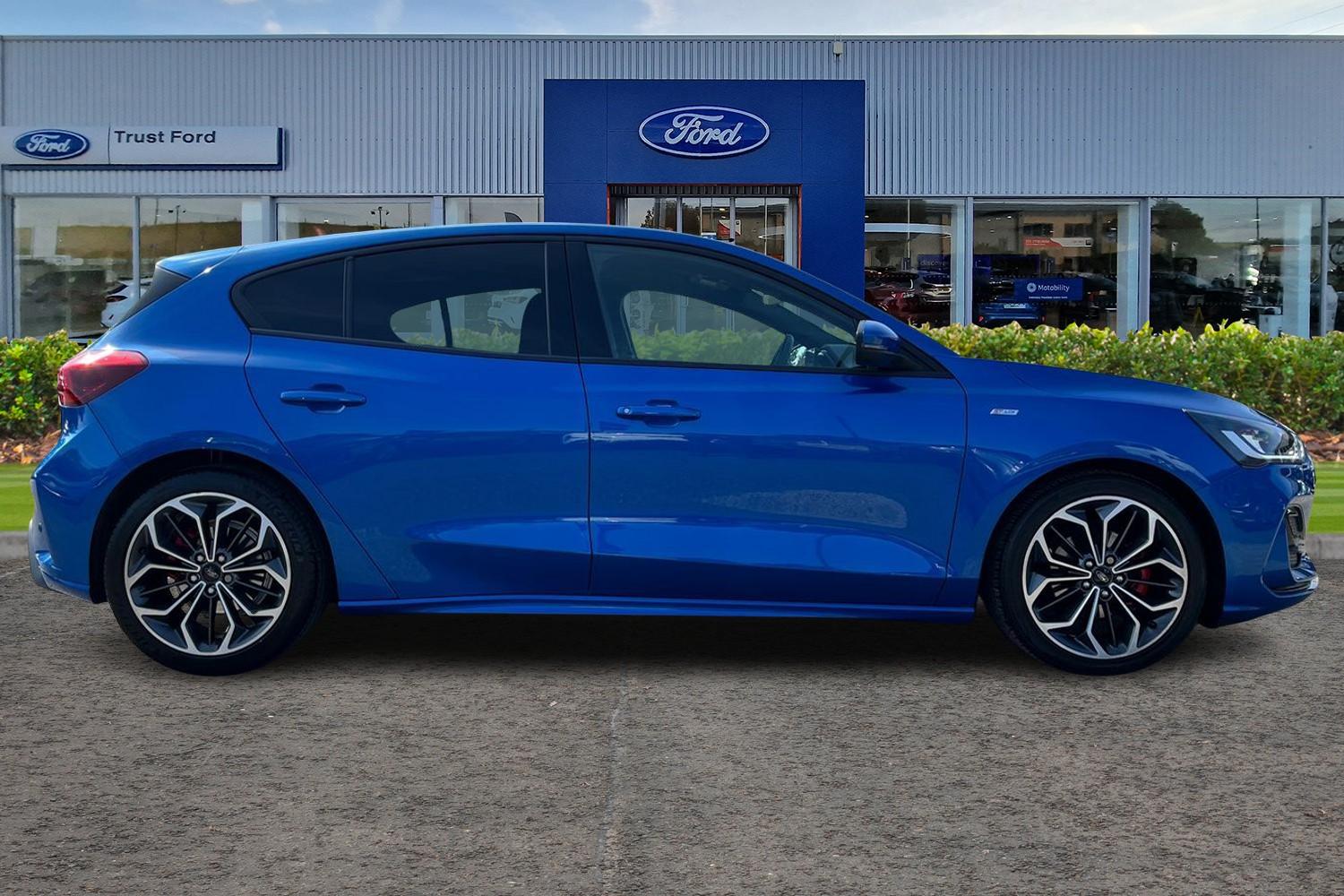 Ford FOCUS Photo 2