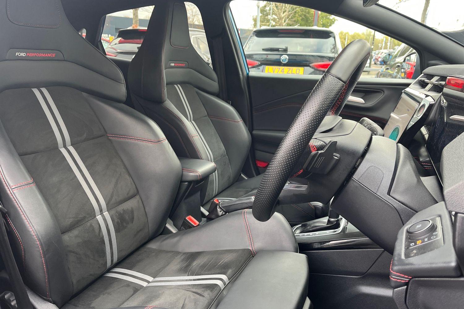 Ford PUMA Photo 16