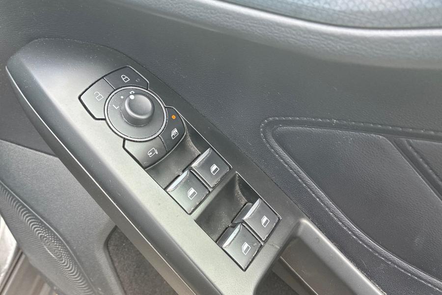 Ford FOCUS Photo autoimg-2ee4670086fc51b475cc299a558295567abe171e.jpg