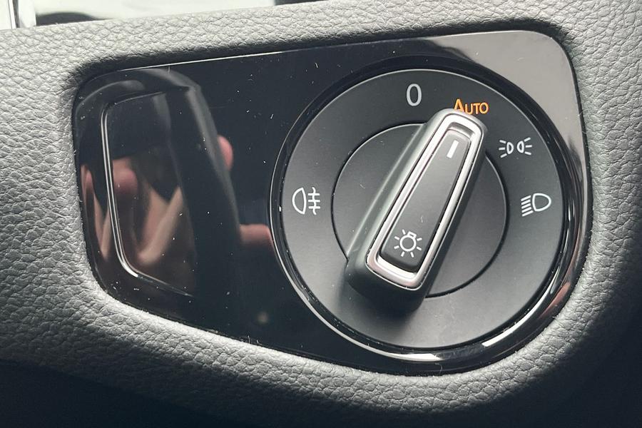 Volkswagen GOLF Photo autoimg-2ee5309d575058d8ab35d350aab2e2894d8f1807.jpg