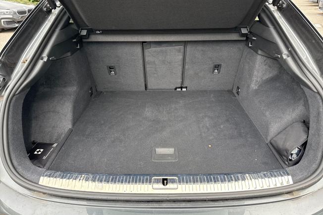AUDI Q3 Photo 12