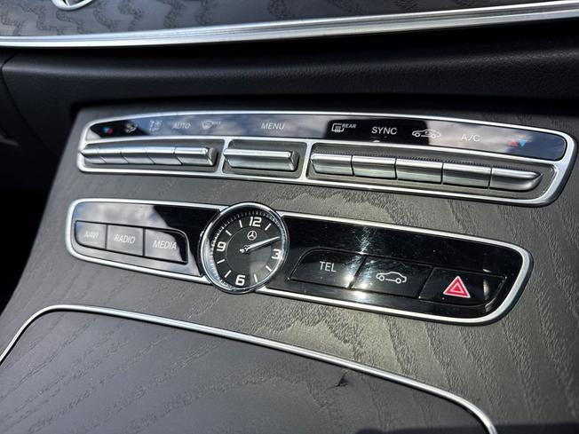 MERCEDES-BENZ E Class Photo 37