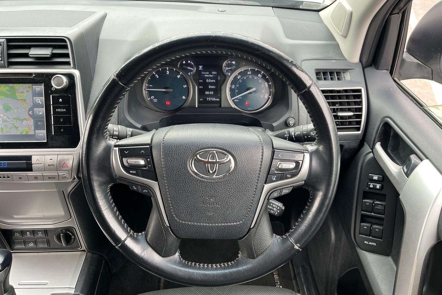Toyota Land Cruiser Photo 11