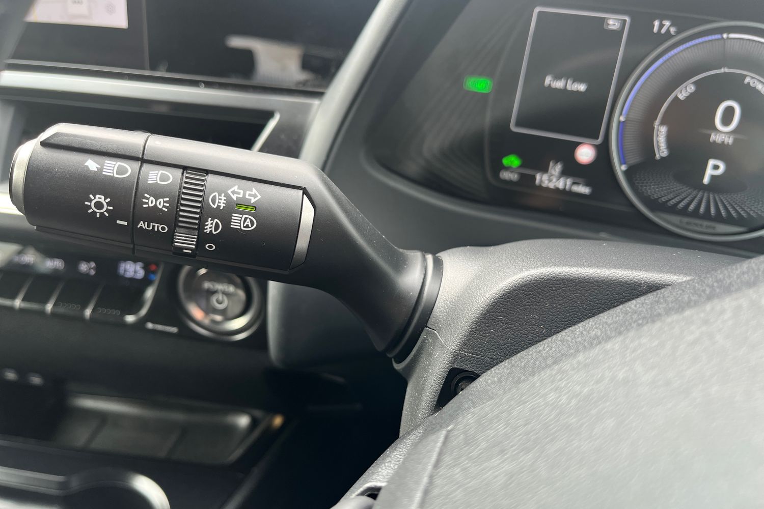 Lexus UX Photo 13