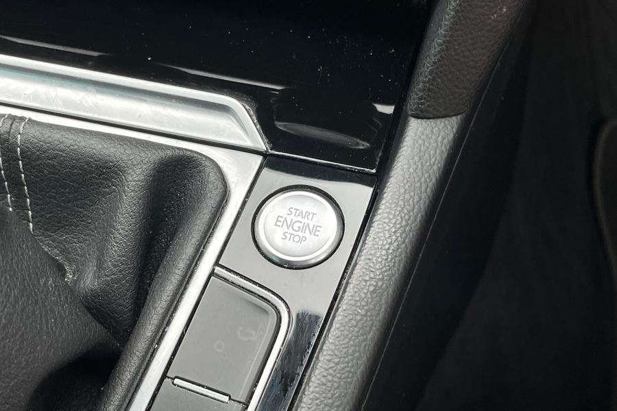 Volkswagen PASSAT Photo autoimg-2ef18bf84b2906bb26ef1e23fdc6d5364e42f263.jpg