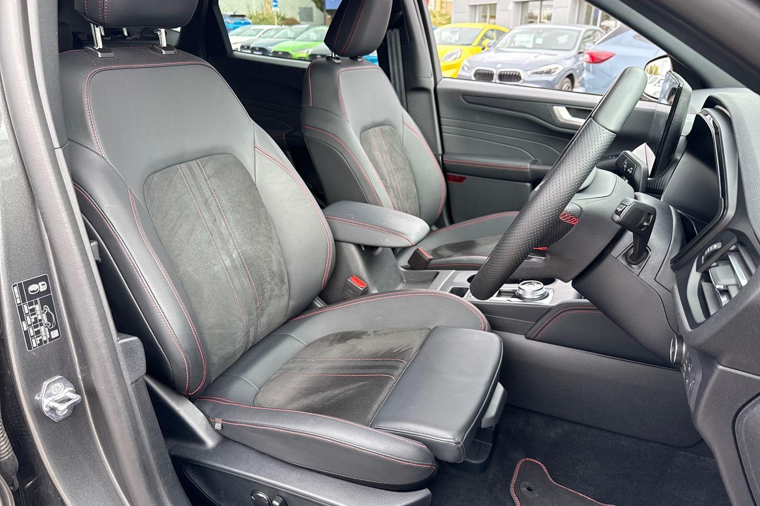 Ford KUGA Photo 16