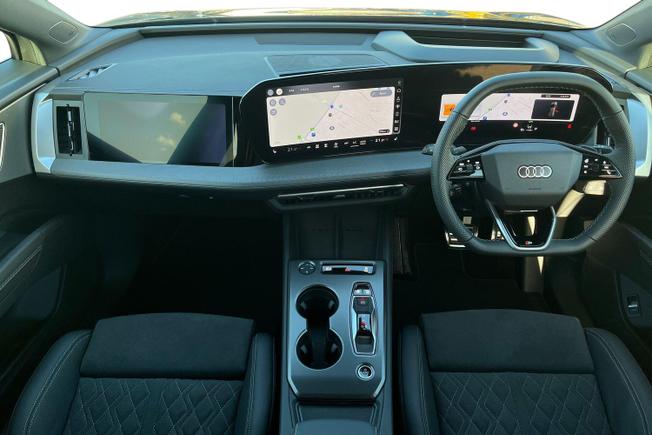 Audi Q4 Photo 11