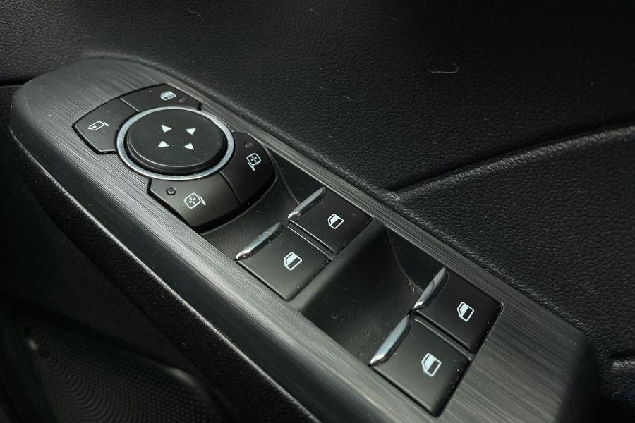 Ford Kuga Photo autoimg-2efbed7400a884e60acaa40336bee8712a6872f5.jpg