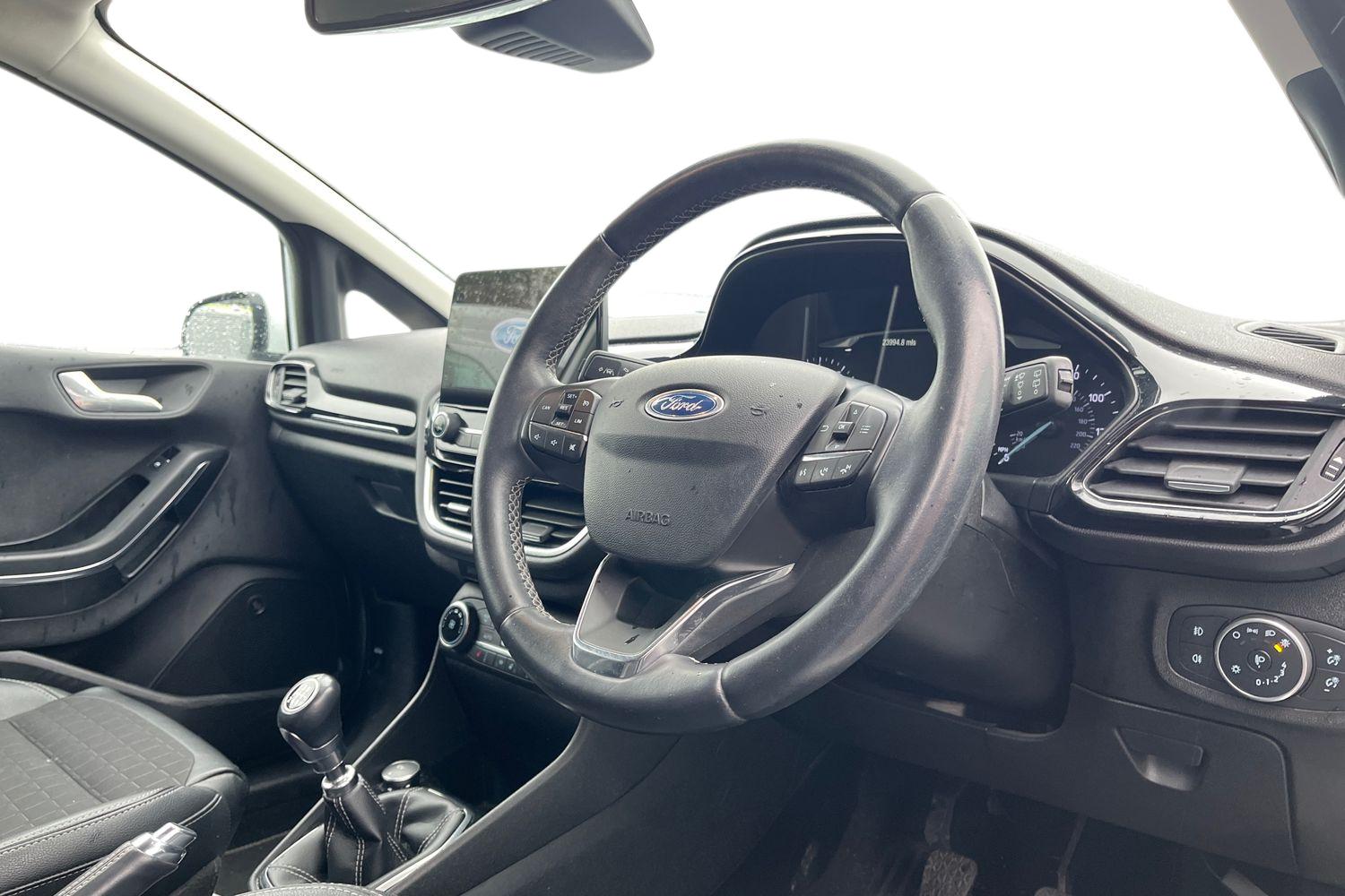 Ford FIESTA Photo 8