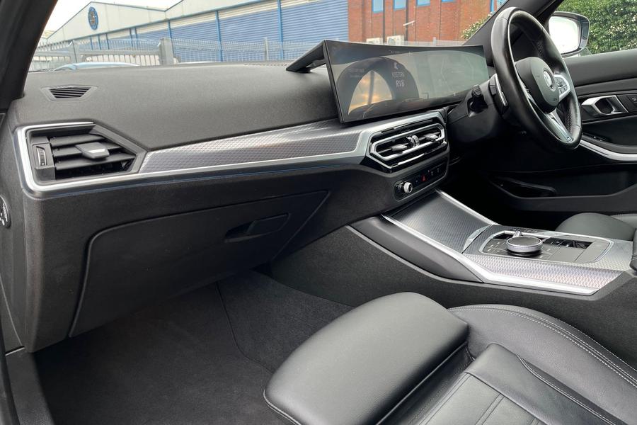 BMW 3 SERIES Photo autoimg-2f0059ce16bf200bf7a6acf9b442871e5540bf42.jpg