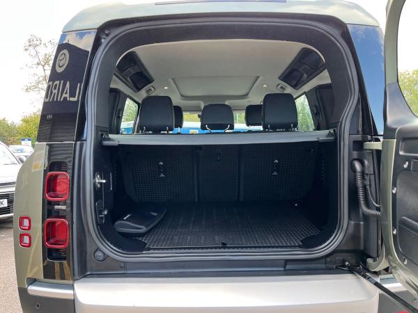 Land Rover Defender 110 Photo autoimg-2f00e8fe1ac4911b8e2d6cd042ff43b14f354c96.jpg