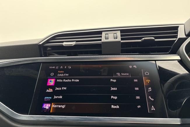 AUDI Q3 Photo 13