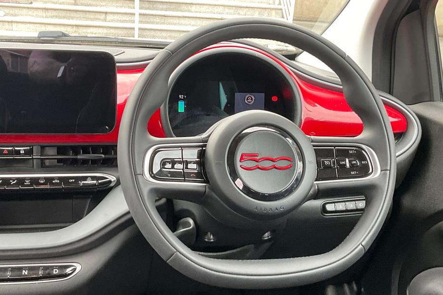 Fiat 500e Photo autoimg-2f09948f1ee032b04ef39a2952cdb240fe1c5db4.jpg