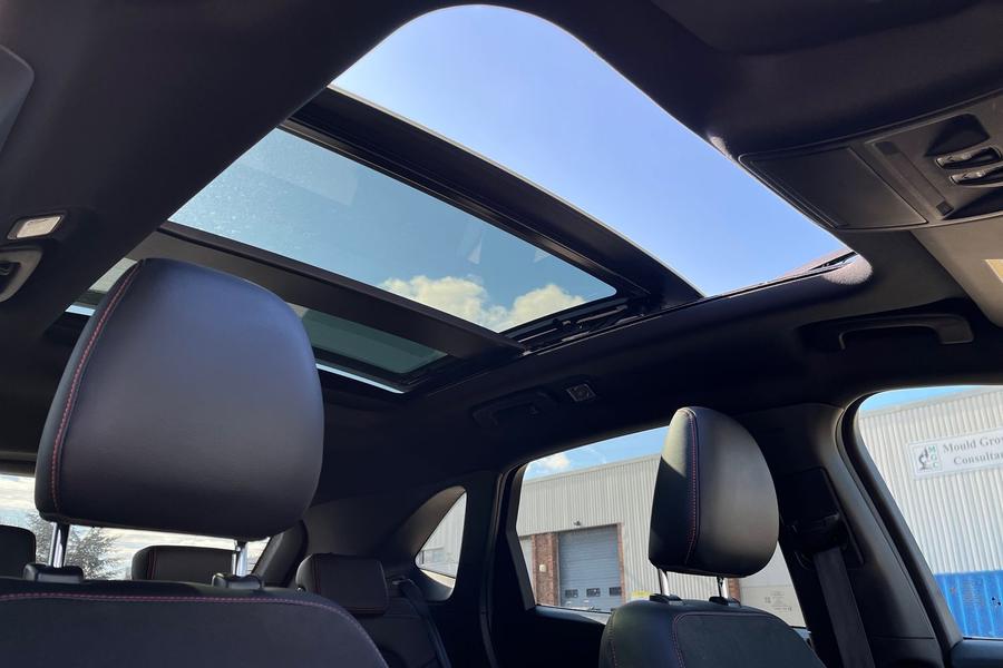Ford Kuga Photo autoimg-2f0a4289814135f89c13f61e06ab4383464c3561.jpg