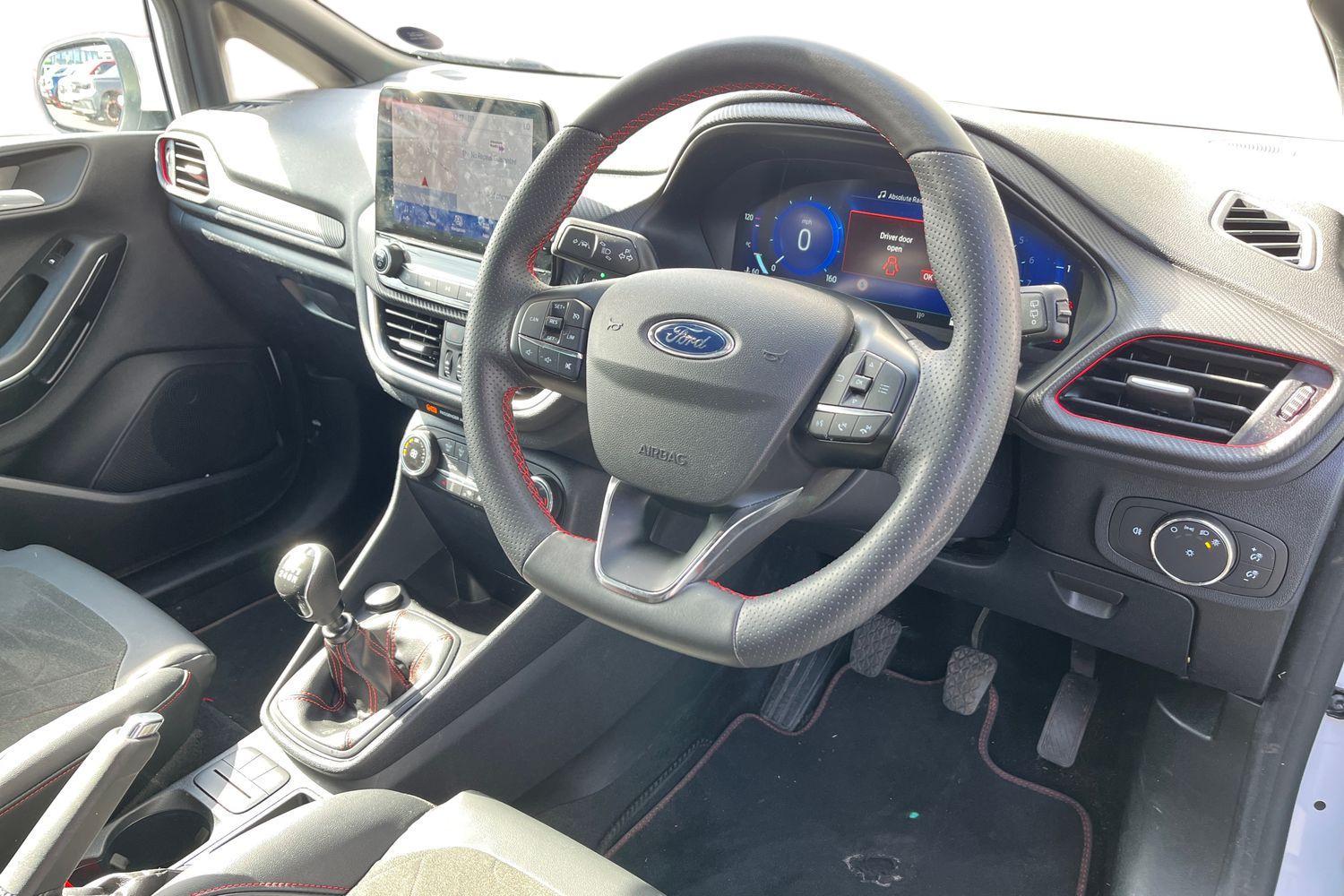 Ford FIESTA Photo 8