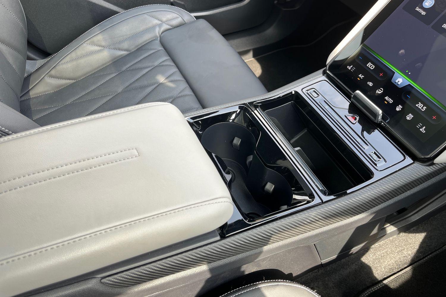 Ford EXPLORER Photo 34