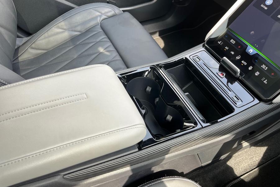 Ford EXPLORER Photo autoimg-2f105c6b3a2de7276ebf2f0110527f99a2a66936.jpg