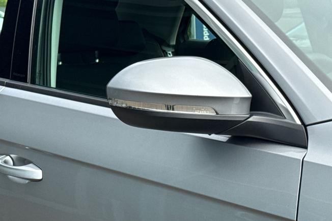 Volkswagen T-Roc Photo 20
