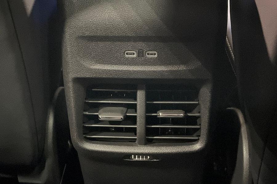Ford Explorer Photo autoimg-2f15b830b689adb5b409f9a72ade66c4c8257d9a.jpg