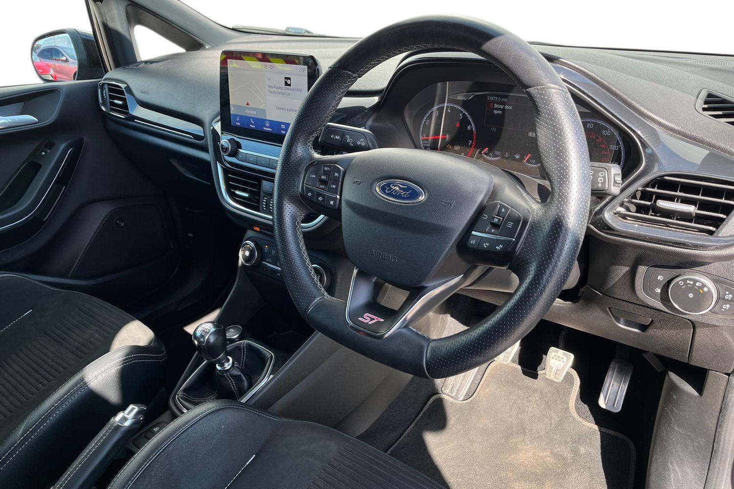 Ford FIESTA Photo 8