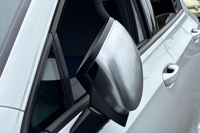 VOLKSWAGEN Golf Photo 39