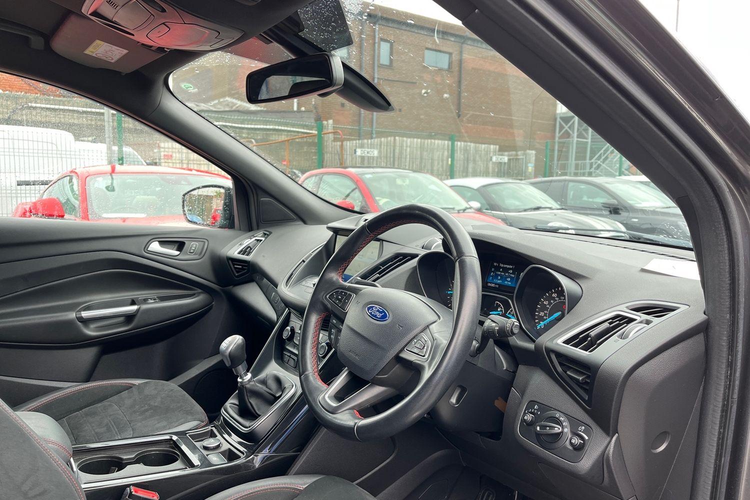 Ford KUGA Photo 37
