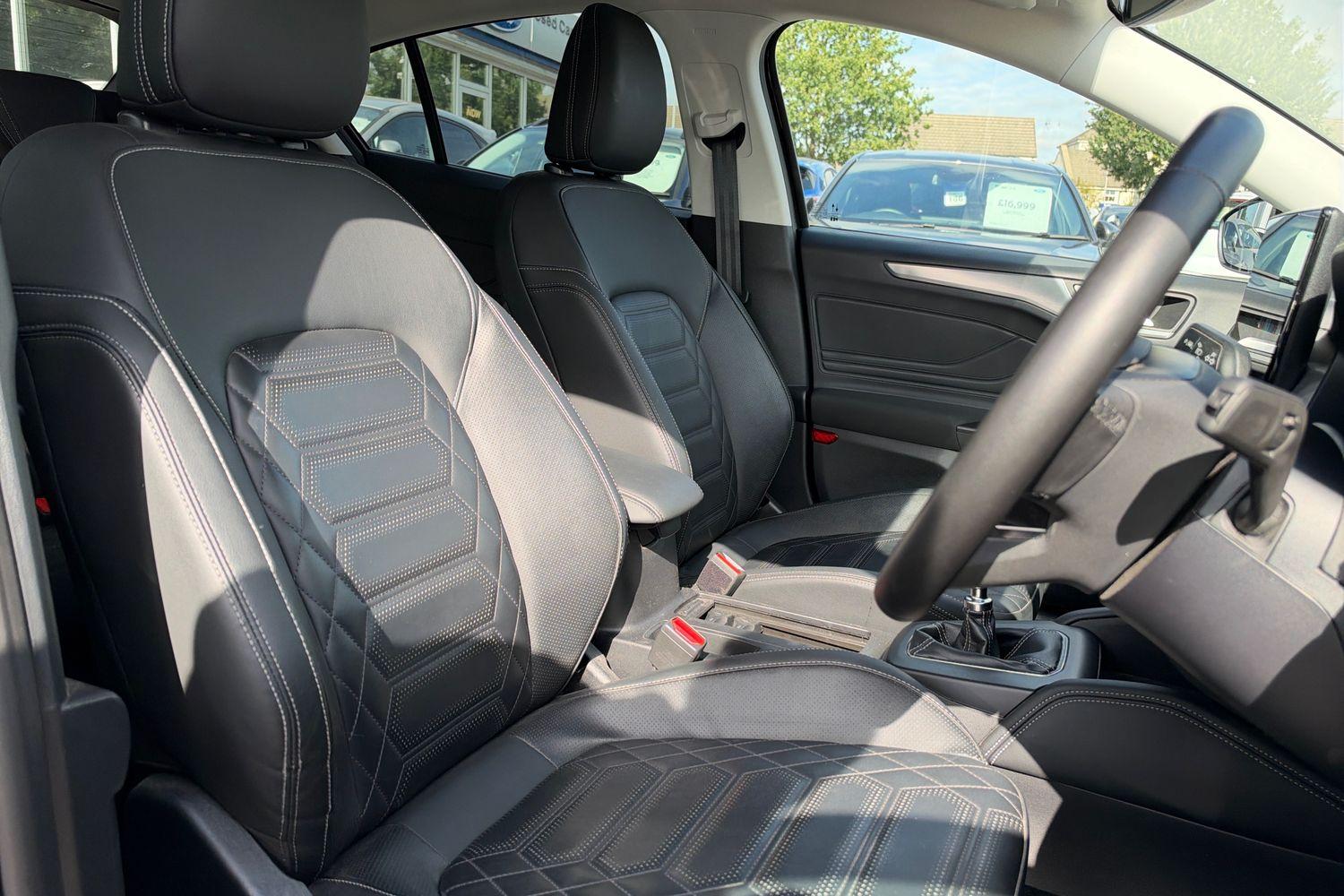 Ford FOCUS Photo 16