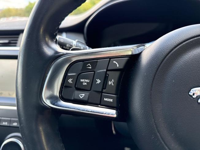 Jaguar E-PACE Photo 16