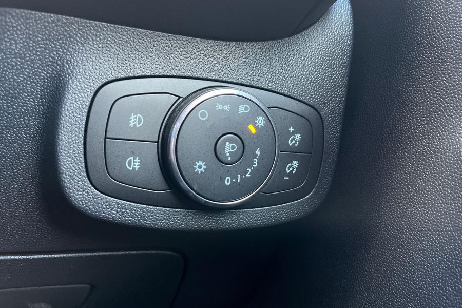 Ford Fiesta Photo autoimg-2f404358e64666e0d53dbc91f9ebf0a6435a12f8.jpg
