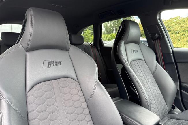 AUDI Rs4 Avant Photo 32