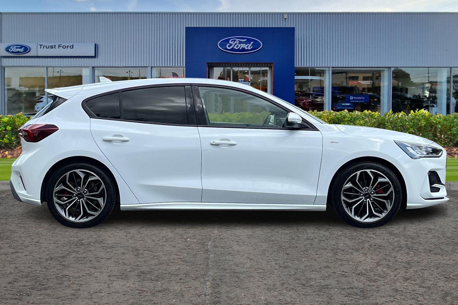 Ford FOCUS Photo 2